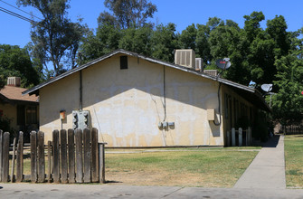 154 W 13th St in Merced, CA - Building Photo - Building Photo