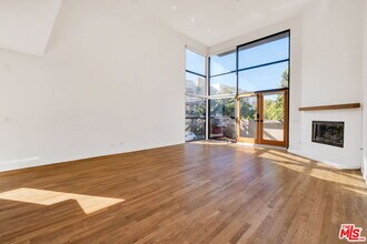 9917 Tabor St in Los Angeles, CA - Foto de edificio - Building Photo