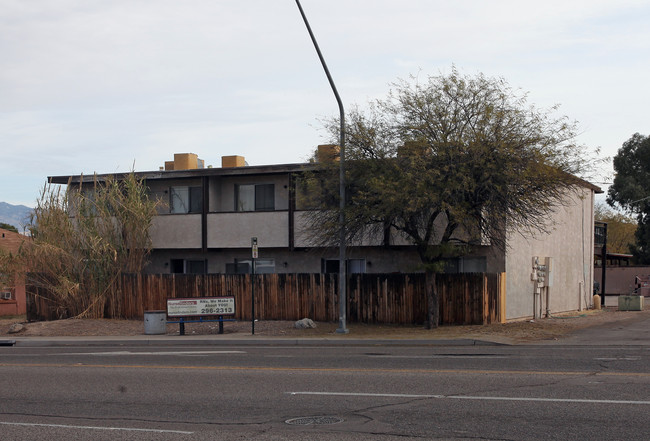 1124-1142 N Tucson Blvd in Tucson, AZ - Foto de edificio - Building Photo