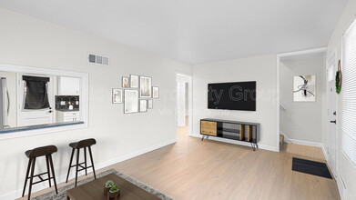 9820 Iveland Dr in Overland, MO - Building Photo - Building Photo