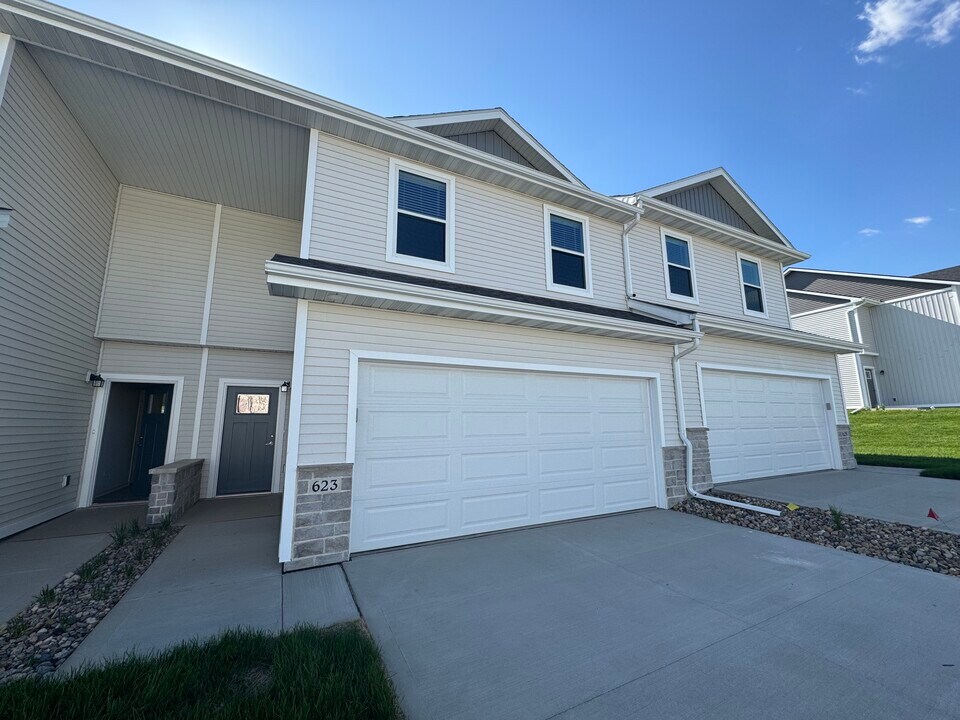 623 Venice Ave in West Des Moines, IA - Foto de edificio