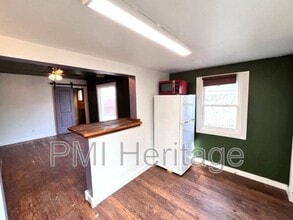 122 W Pine St in Rogers, AR - Building Photo - Building Photo