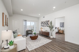 Cloud Nine in Los Angeles, CA - Foto de edificio - Interior Photo