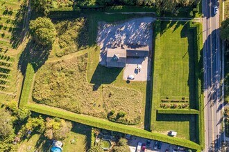 29500 Main Rd in Cutchogue, NY - Building Photo - Building Photo