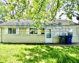 3907 Donegal Ln in Toledo, OH - Building Photo