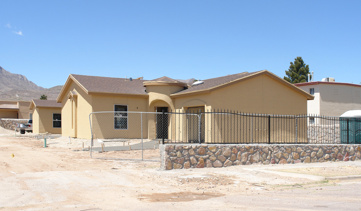 8939 Marks St in El Paso, TX - Building Photo