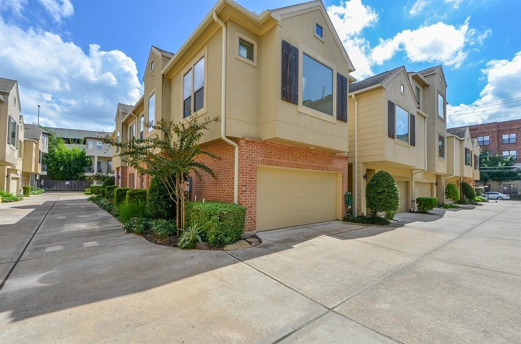 3834 Center St in Houston, TX - Building Photo