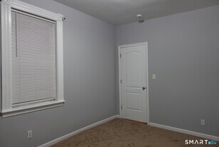 53 Lindsley St in Waterbury, CT - Building Photo