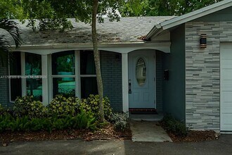 1198 W Camino Real in Boca Raton, FL - Building Photo - Building Photo