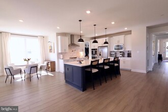 7528 Zoe Ln in Laurel, MD - Building Photo - Building Photo