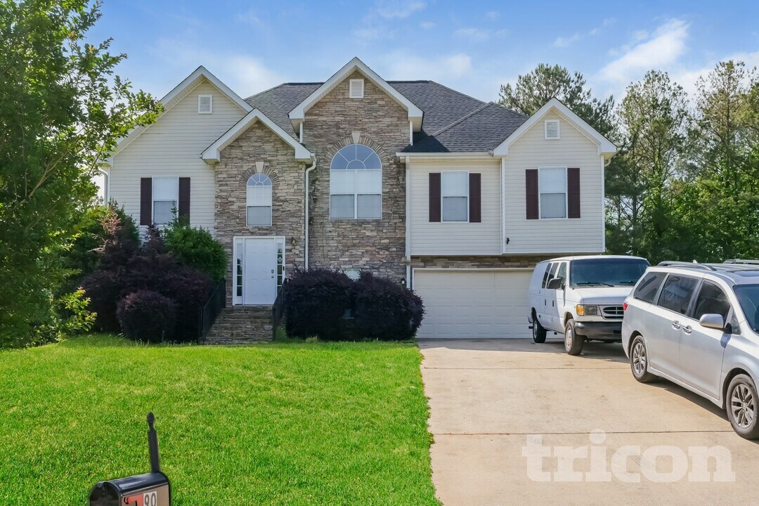 90 Pebble Ln in Covington, GA - Building Photo