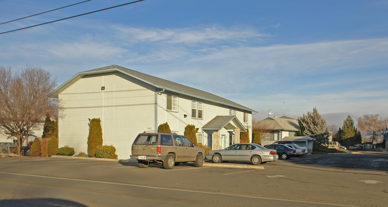 1005-1007 S 48th Ave in Yakima, WA - Building Photo