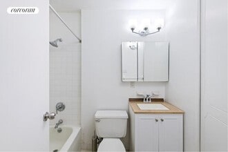 4 Lexington Ave in New York, NY - Building Photo - Building Photo