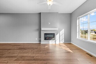 641 Catherine Dr in Tiffin, IA - Building Photo - Building Photo