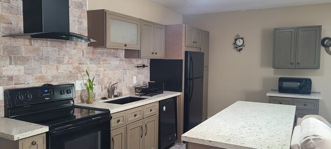 761 Diamond Dr in Chula Vista, CA - Building Photo - Building Photo