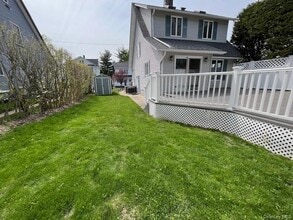 21 Herbert Ave in Port Washington, NY - Building Photo - Building Photo