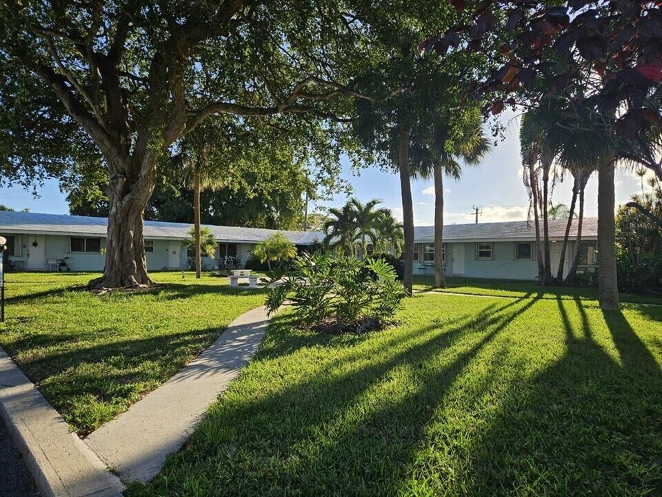 3801 NE 22nd Way in Lighthouse Point, FL - Building Photo