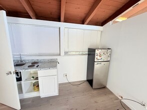 401 N Lupine St in Lompoc, CA - Building Photo - Building Photo