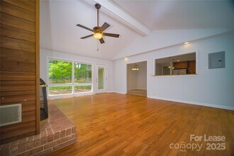 1123 Lynbrook Dr in Charlotte, NC - Foto de edificio - Building Photo