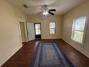 376 W Walters St in Lewisville, TX - Building Photo - Building Photo