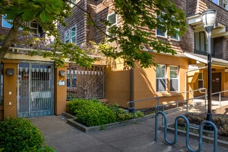 Channing Bowditch in Berkeley, CA - Foto de edificio - Building Photo