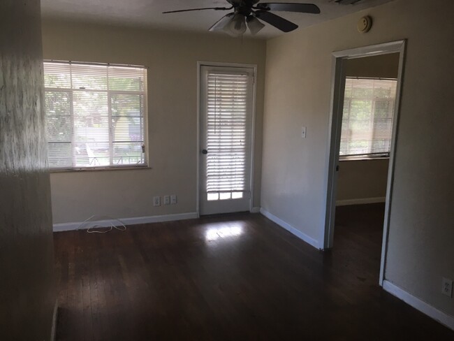 1146 Crescent Lake Dr N-Unit -B in St. Petersburg, FL - Building Photo - Building Photo