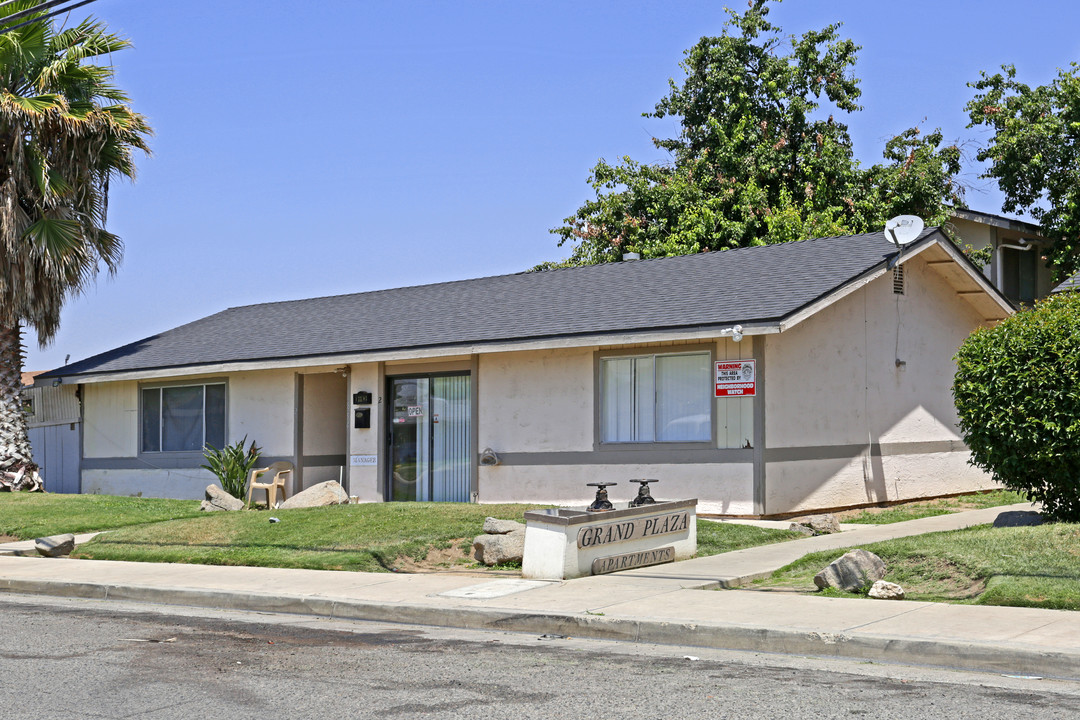 Grand Plaza Apartments in Porterville, CA - Building Photo