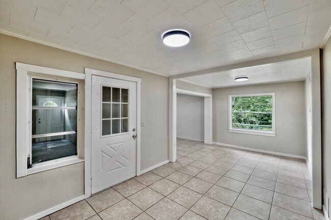 property at 823 N Arlington Ave