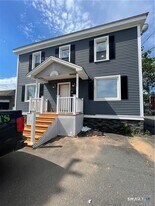 1044 Farmington Ave in Berlin, CT - Building Photo