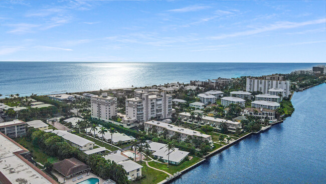 2000 S Ocean Blvd in Delray Beach, FL - Building Photo - Building Photo