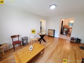 28 Saint Paul St, Unit 1 in Brookline, MA - Foto de edificio - Building Photo