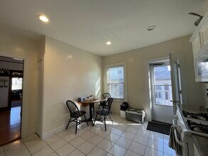 54 Hobson St, Unit 56-2 in Boston, MA - Foto de edificio - Building Photo