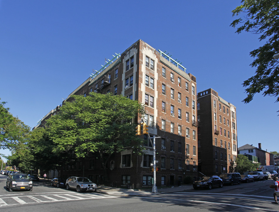 899 Montgomery St in Brooklyn, NY - Foto de edificio