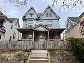 2829 W Juneau Ave in Milwaukee, WI - Building Photo - Building Photo