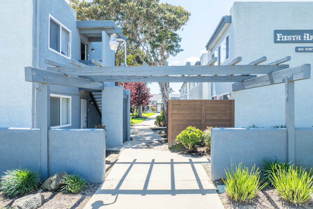 Fiesta in Lompoc, CA - Foto de edificio