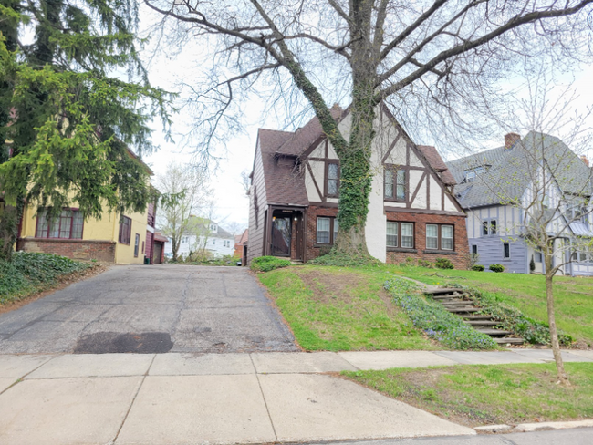 18323 Newell Rd in Shaker Heights, OH - Building Photo - Building Photo