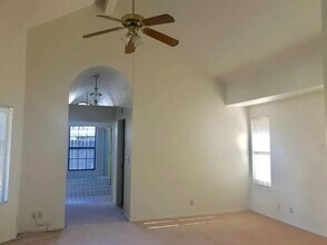 1697 W Locust Ave in Fresno, CA - Building Photo - Building Photo