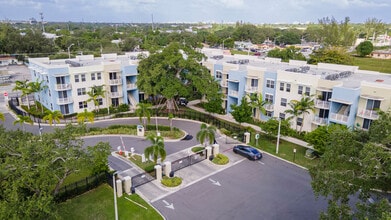 Sunset Pointe Apartments in Miami, FL - Building Photo - Building Photo