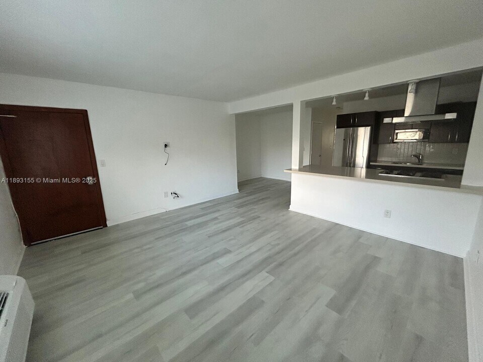 7430 Carlyle Ave in Miami Beach, FL - Building Photo