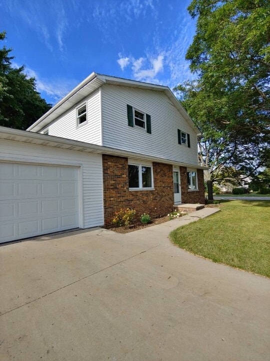 3656 Glenhaven Ln in Allouez, WI - Building Photo
