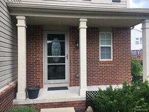 10105 Edgewater Trail in Holly, MI - Building Photo - Building Photo