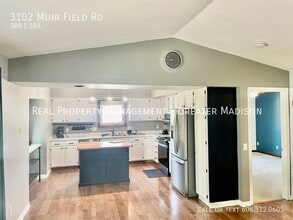3102 Muir Field Rd in Madison, WI - Building Photo - Building Photo