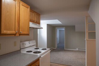 180 N Main St in Boscawen, NH - Foto de edificio - Building Photo