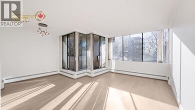 1737 Duchess Ave in West Vancouver, BC - Building Photo - Building Photo