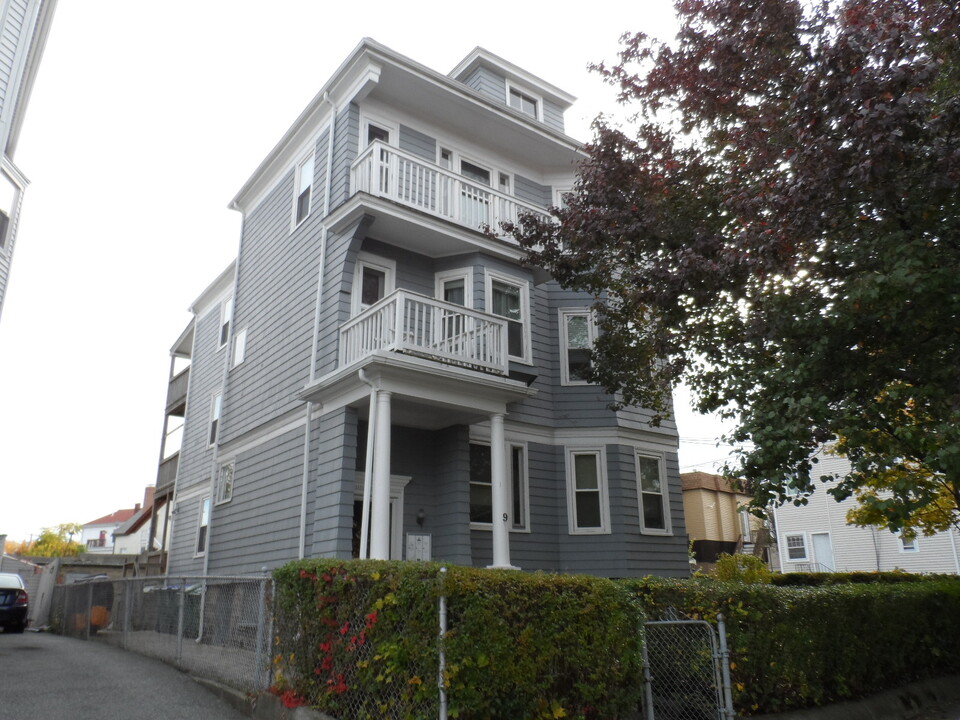 9 Willard Ave, Unit 1 in Medford, MA - Foto de edificio