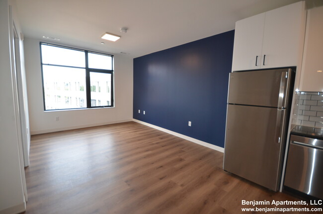 109 Brighton Ave, Unit 1 in Boston, MA - Building Photo - Building Photo