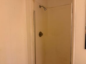 19 1/2 S Jefferson Ave in Iola, KS - Foto de edificio - Building Photo