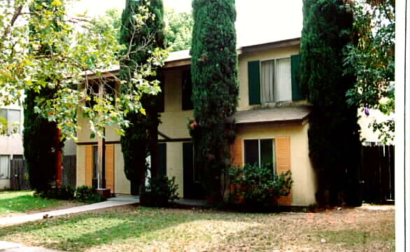 1136-1138 Ojai Rd in Santa Paula, CA - Building Photo - Building Photo