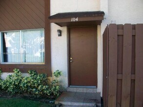 6611 Winfield Blvd in Margate, FL - Building Photo - Building Photo