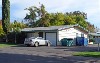 2624-2638 Fairfield St in Sacramento, CA - Building Photo - Building Photo